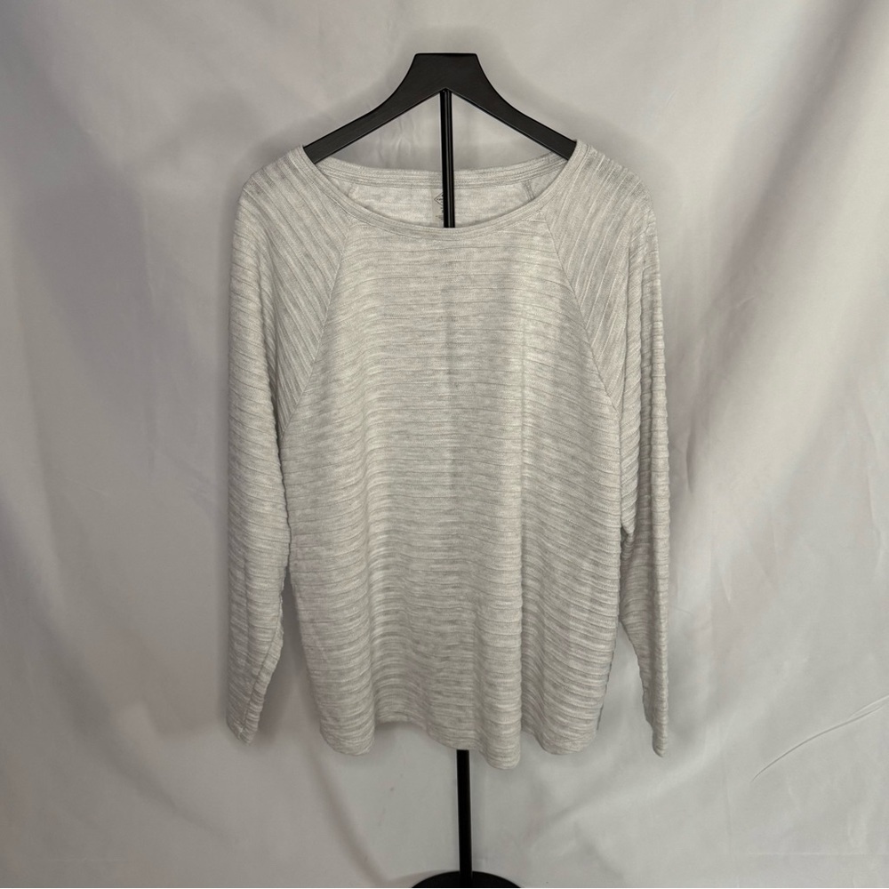 Women’s St. John’s Bay Long Sleeve Light Gray Heather Top – Size 2XL – EUC
